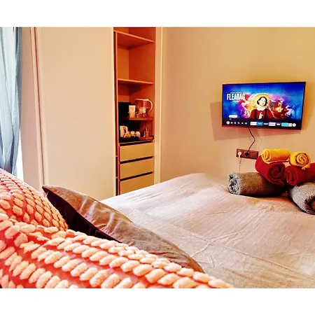 Ensuite With Private Balcony, Chill Flatshare *